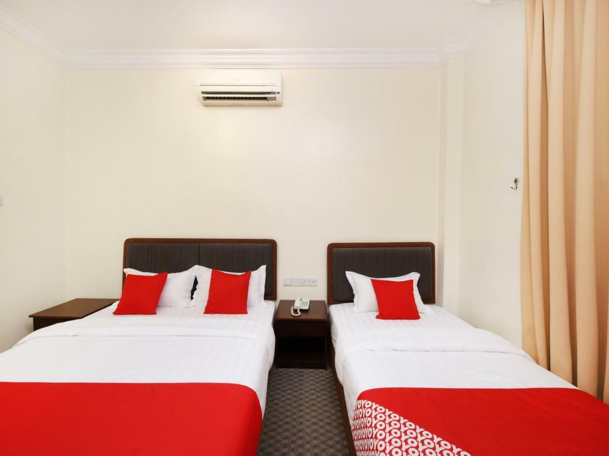 Oyo 750 Comfort Hotel Кота-Кінабалу Екстер'єр фото