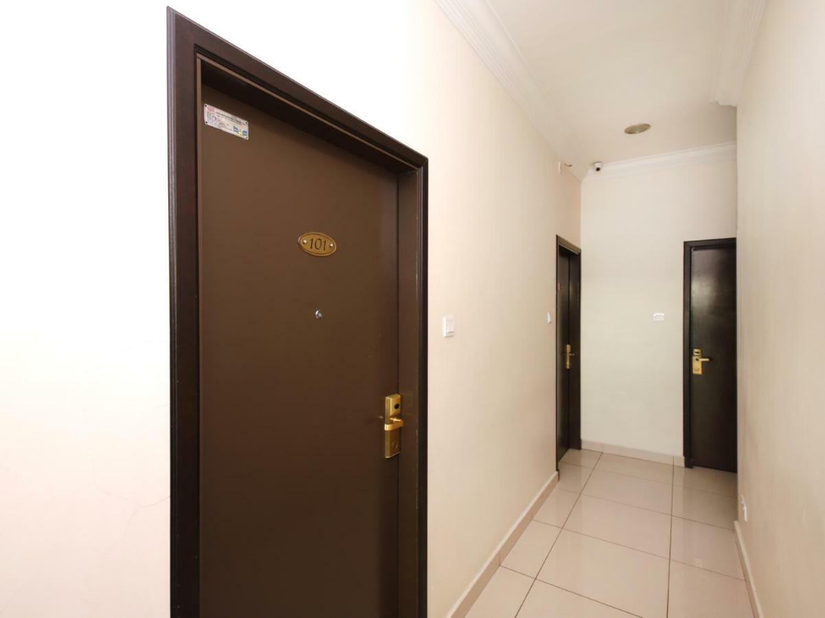 Oyo 750 Comfort Hotel Кота-Кінабалу Екстер'єр фото