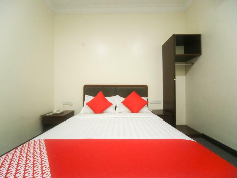 Oyo 750 Comfort Hotel Кота-Кінабалу Екстер'єр фото